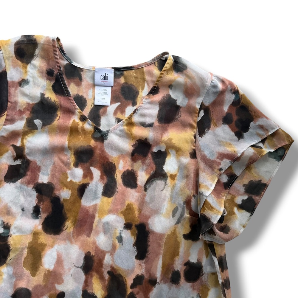 Cabi Womens L Cream Earthy Watercolor Abstract Flutter Sleeve Agenda Blouse 4344